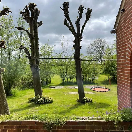Schueuer-gulfhof, Garten, Kaminofen Norden
